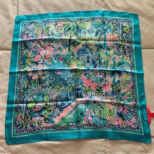 Lilly Pulitzer scarf never used